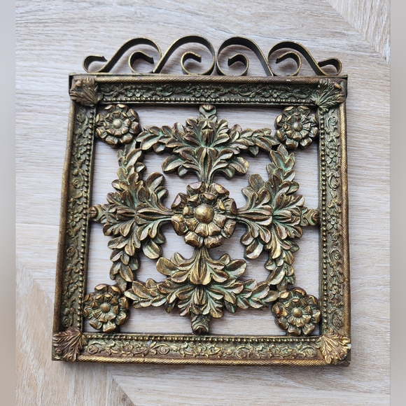 Beautiful Antique Ornate Gold / Green Plaster Wall Decor - Picture 2 of 10